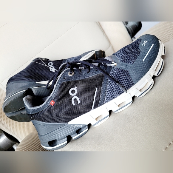 On Running Shoes - ON Running CloudFlyer Women Swiss Engineering Sneaker Footbed Black/White US 8.5